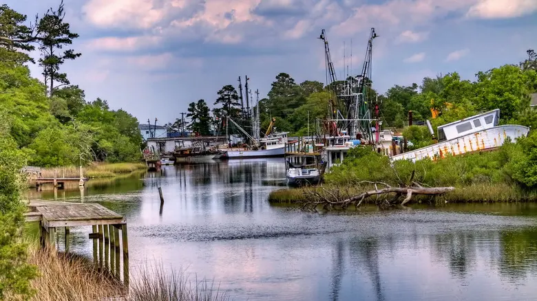 Sneads Ferry NC shrimp boats New River waterfront